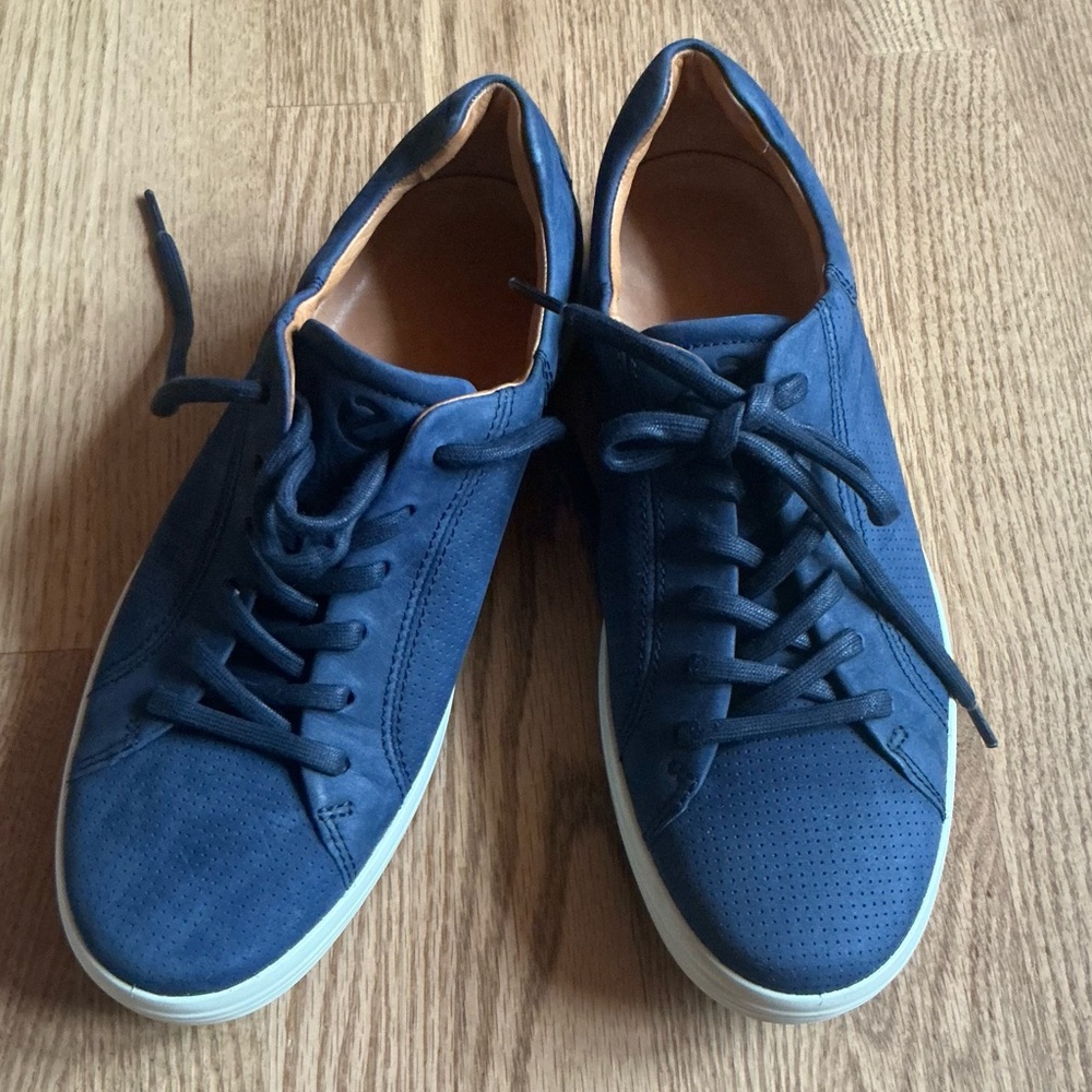 Ecco Men's Dark Blue Lace-Up Sneakers